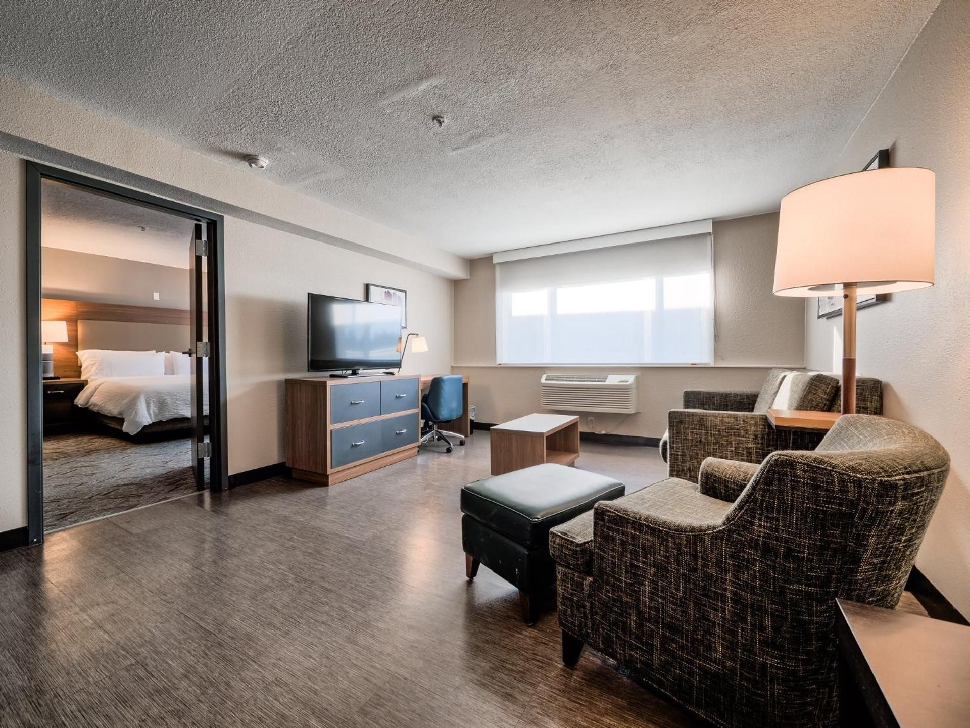One-Bedroom King Suitewith Tub - Communications and Mobility Accessible