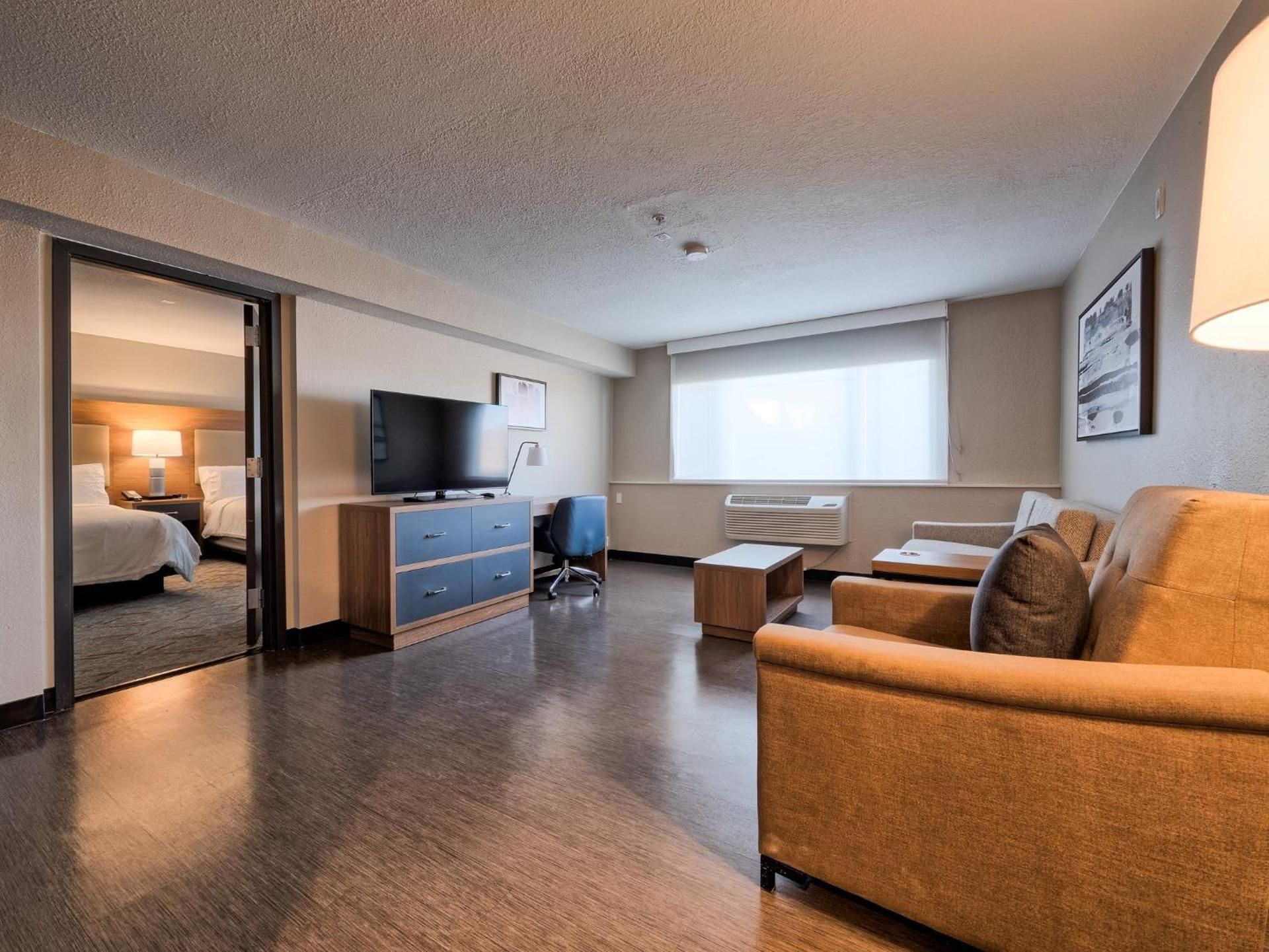 One-Bedroom Queen Suite with Two Queen Beds and Tub - Communications and Mobility Accessible