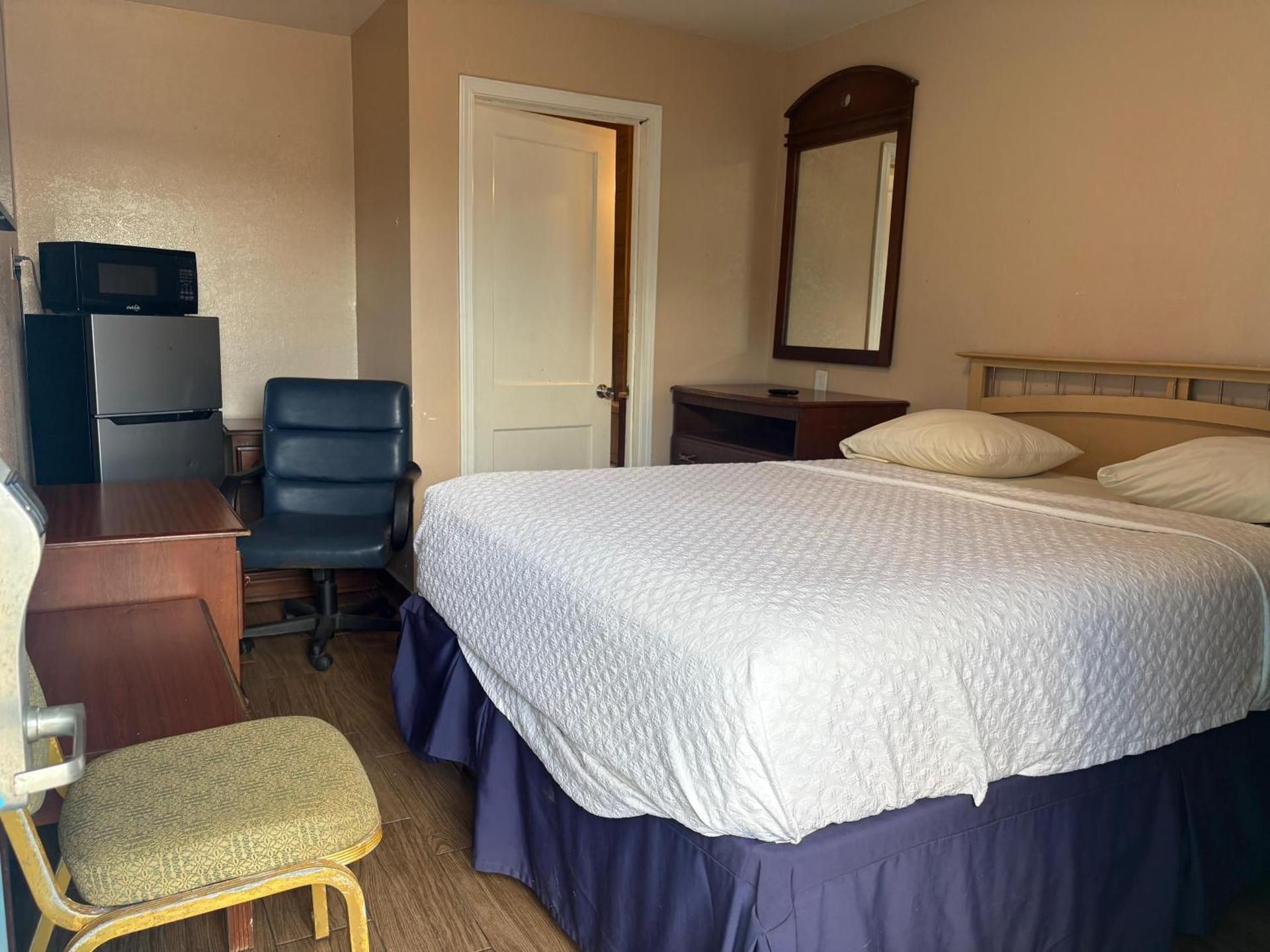 Queen Bed Non-Smoking