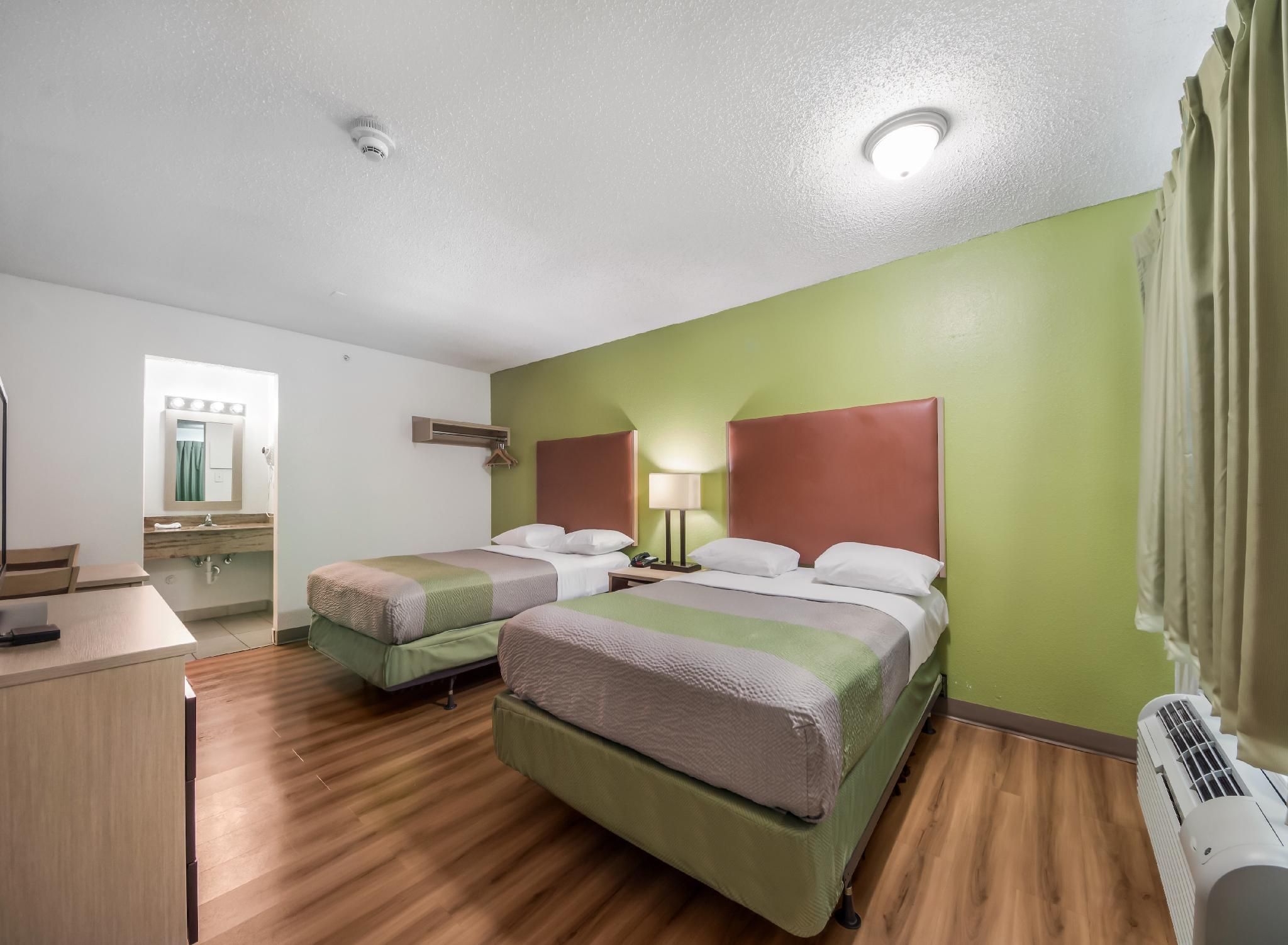 2 Full Beds | Non-Smoking, Kitchen