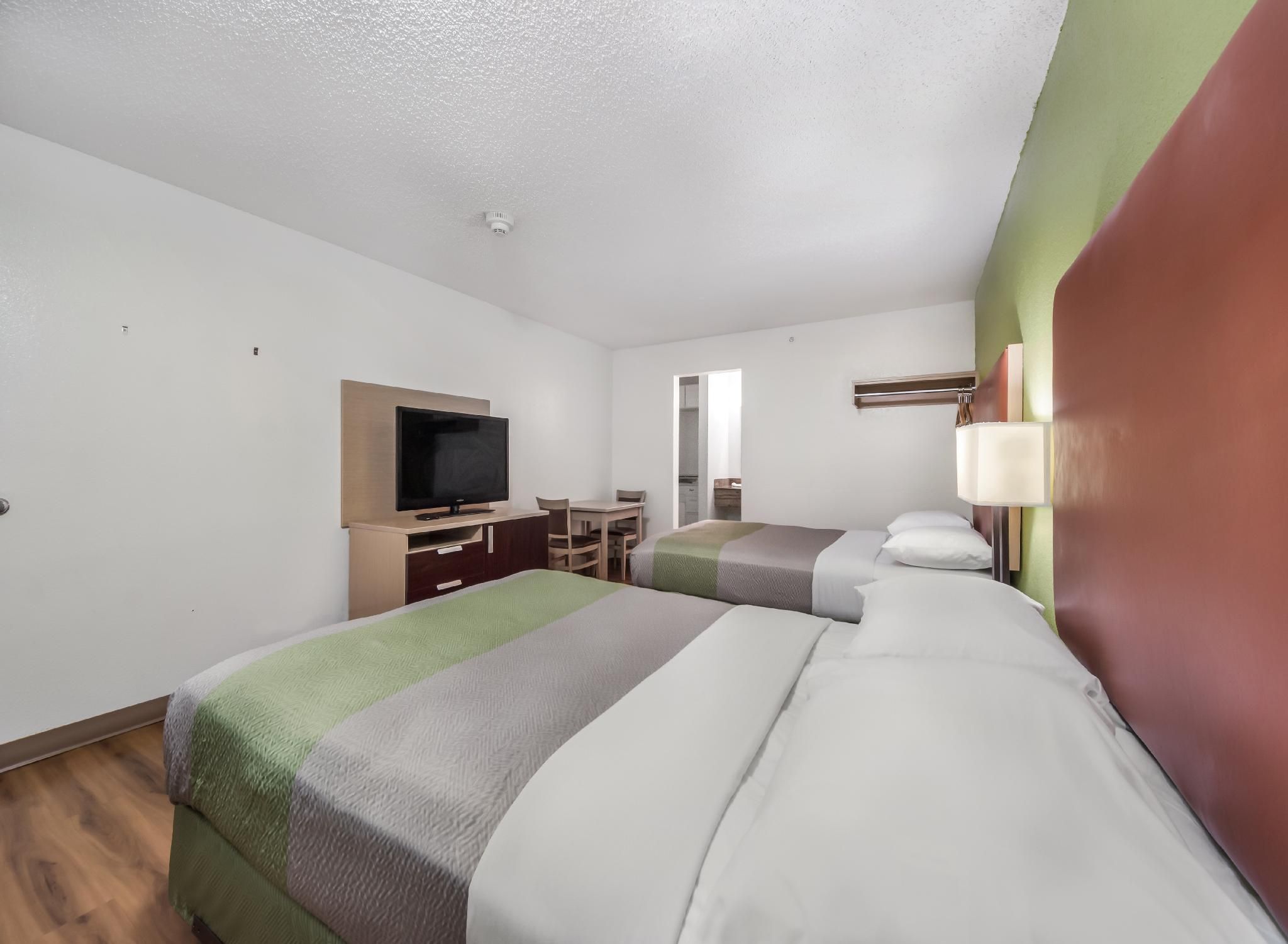 2 Full Beds | Non-Smoking, Kitchen