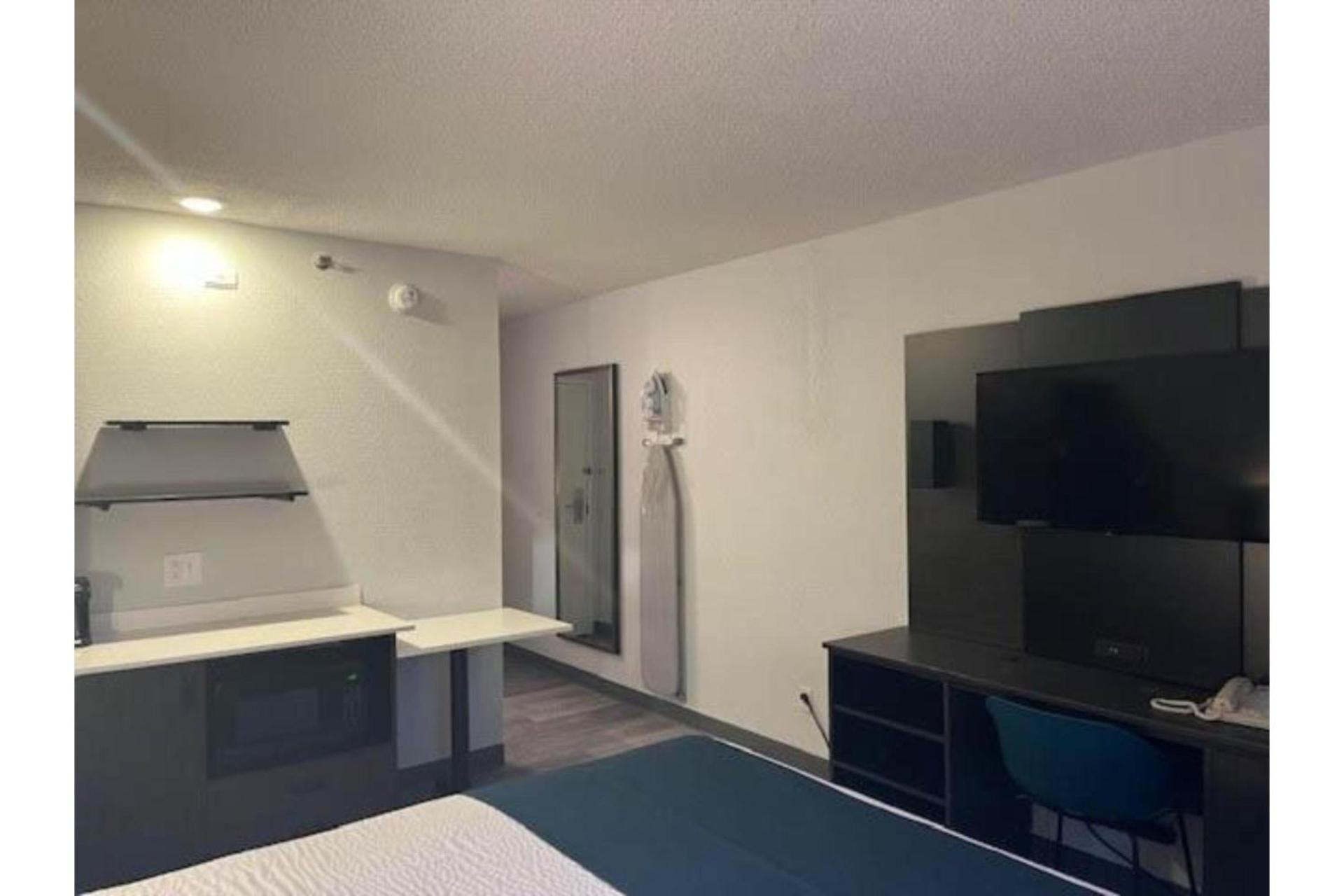 Studio6 Suites Norcross, GA Deluxe King Room 3