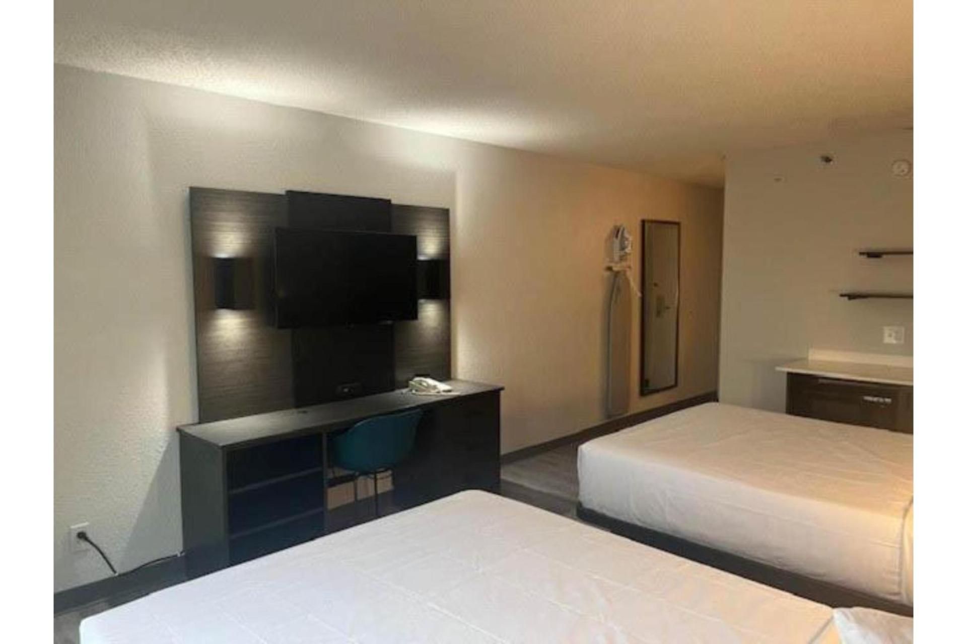 Studio6 Suites Norcross, GA Quadruple Room - Disability Access 2
