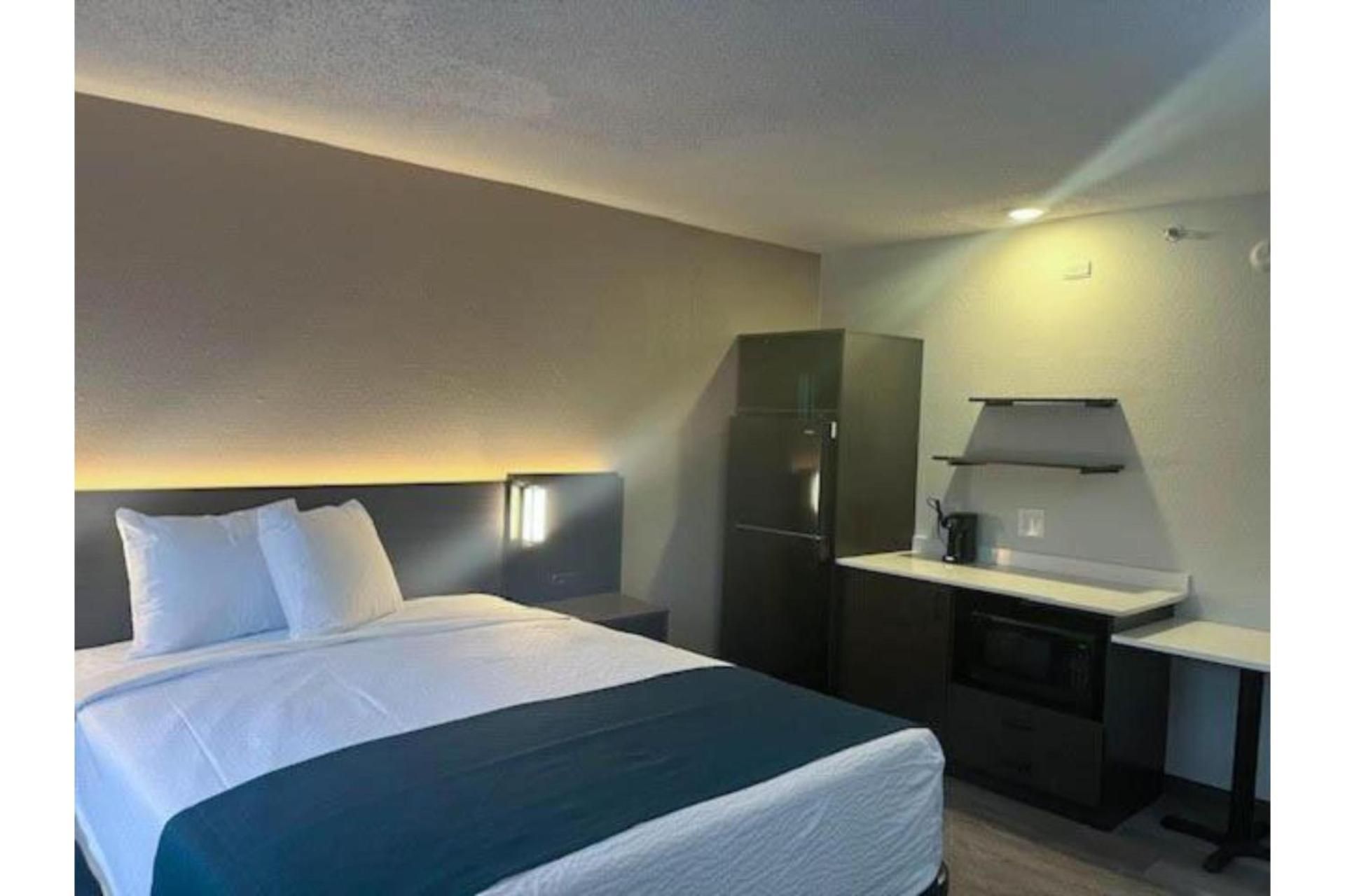 Studio6 Suites Norcross, GA Deluxe King Room