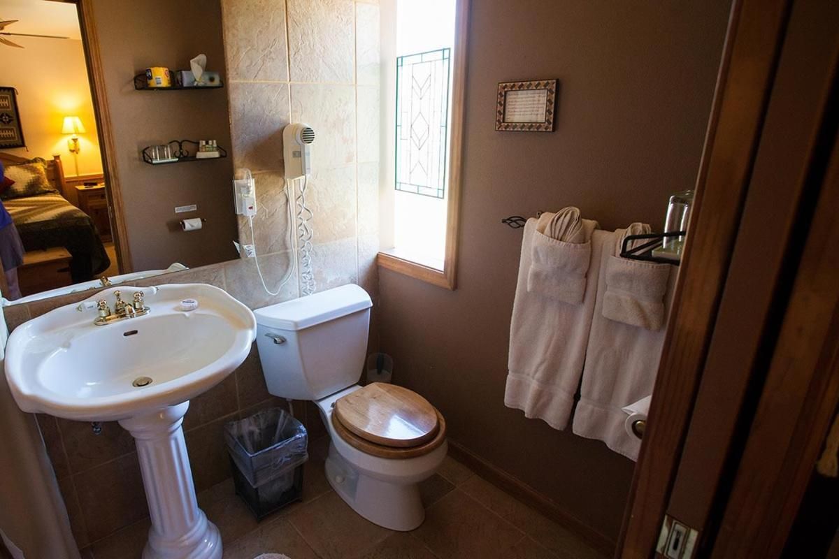 Castle Valley Inn Queen Room 3