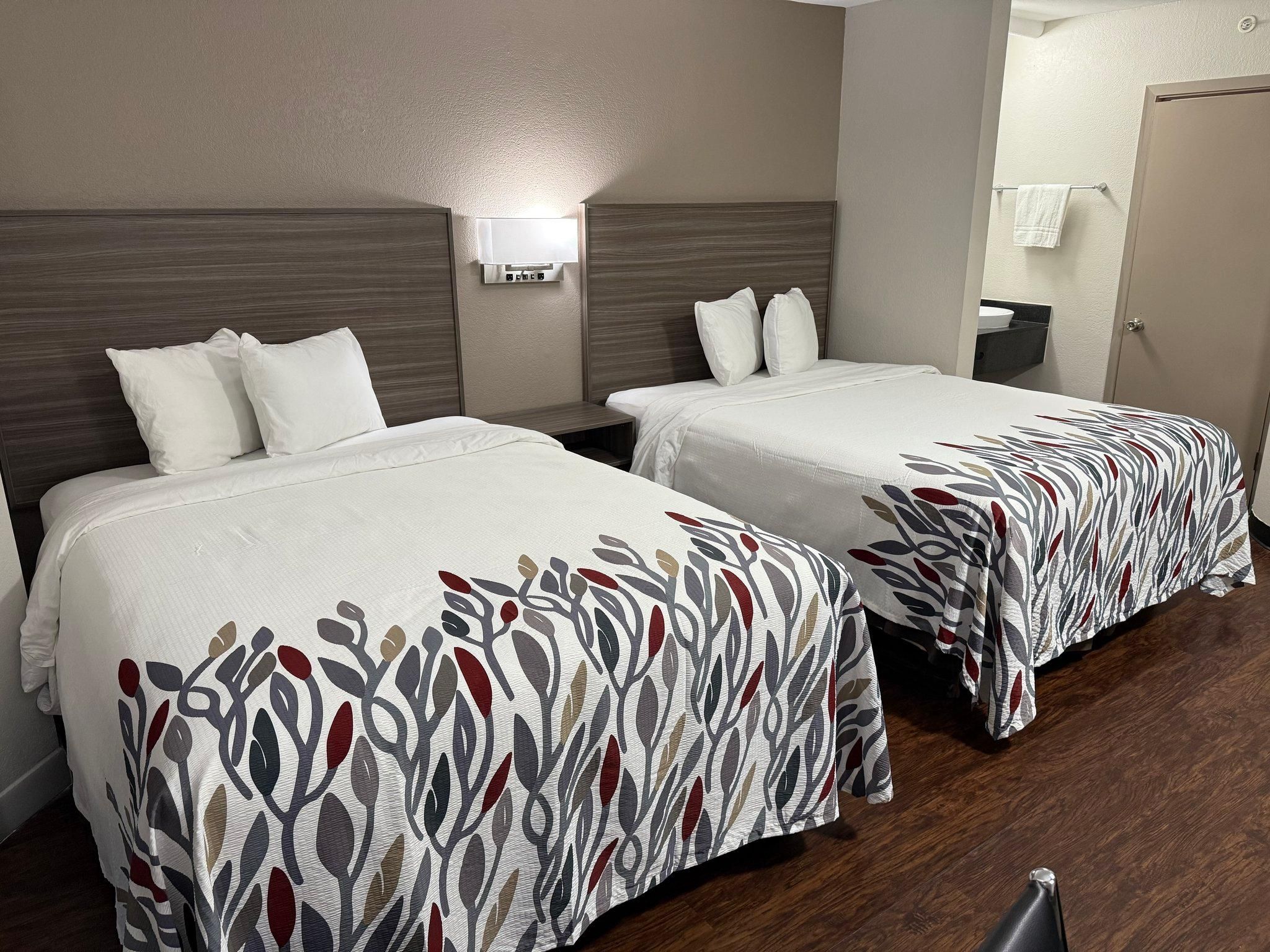 Deluxe 2 Queen Beds Non-Smoking