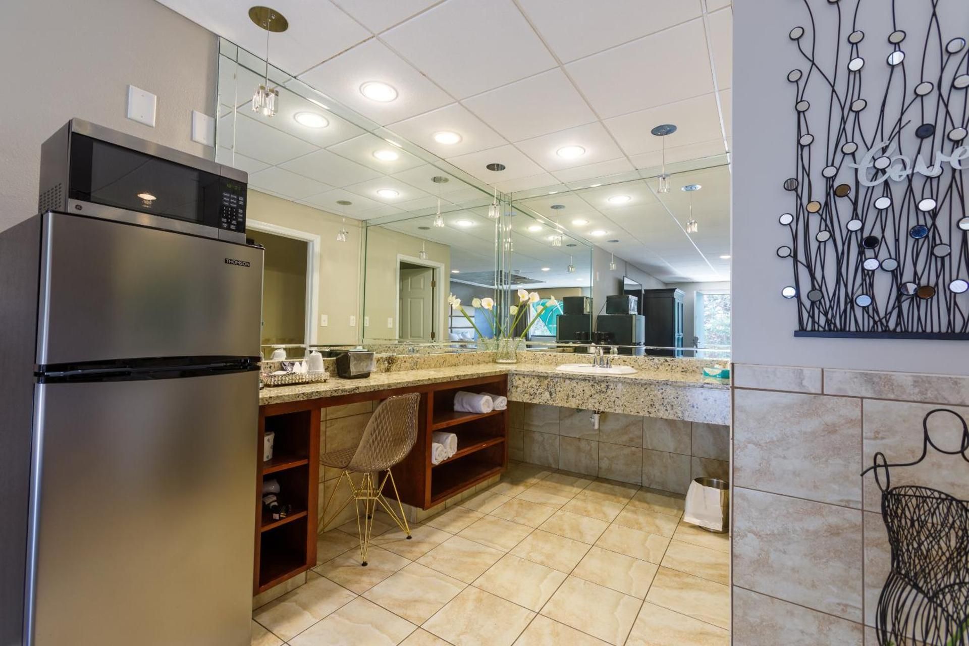 Gadsden Inn and Suites Superior Suite 2