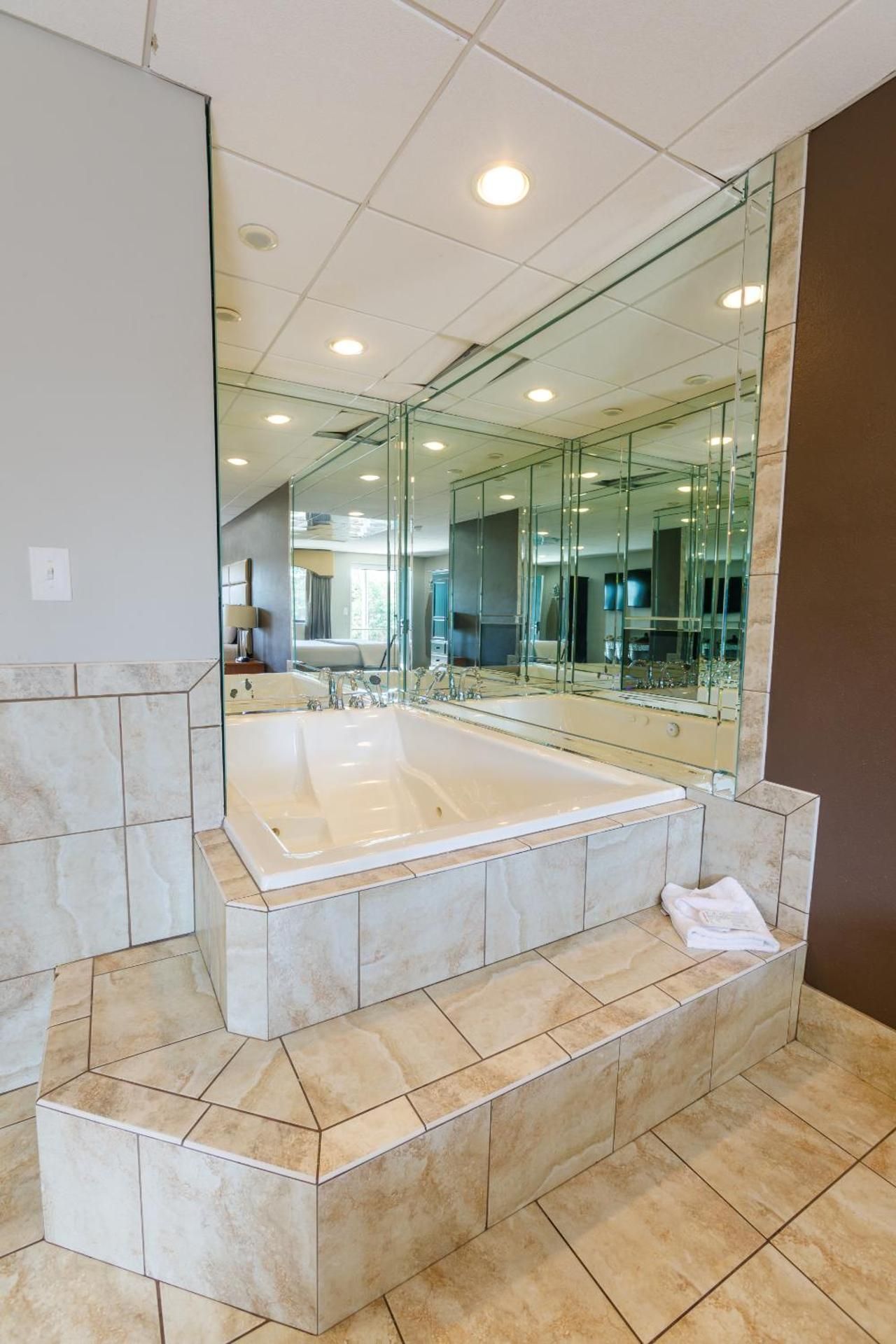 Gadsden Inn and Suites Superior Suite 3