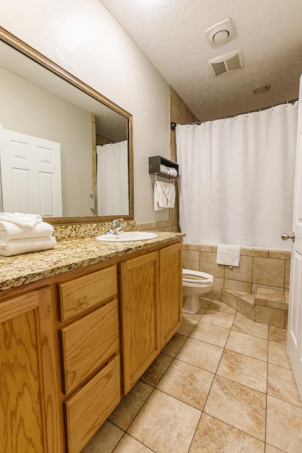 King-Whirlpool bath-King Suite