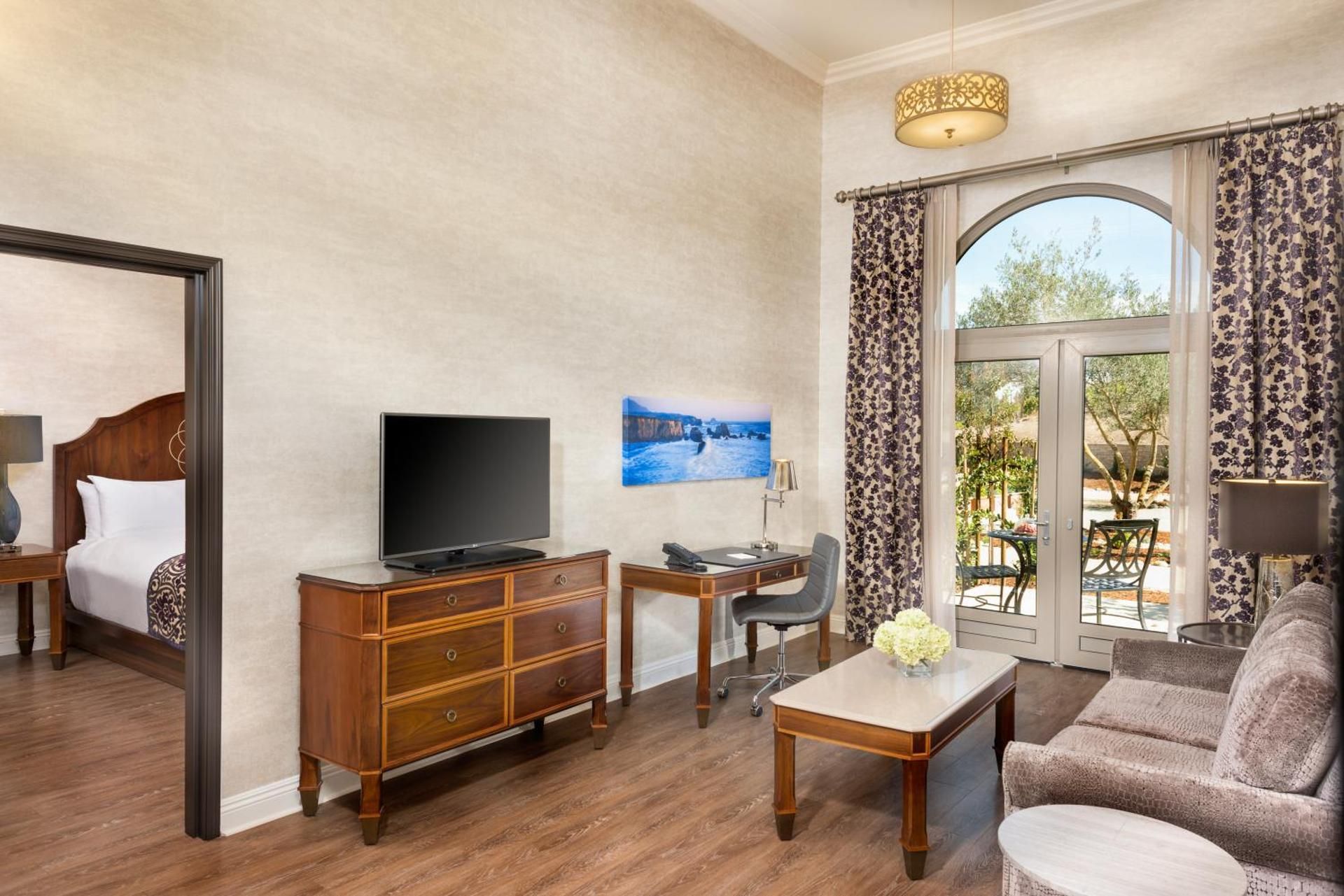 One-Bedroom King Suite