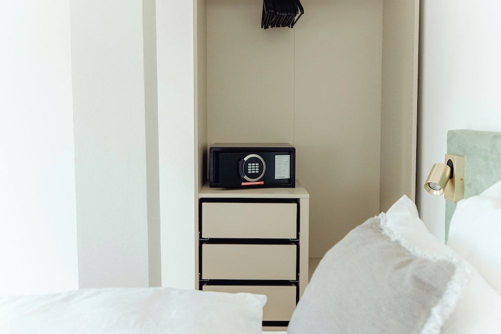 GH Luxury Apartments Graz, Gösser Haus Deluxe Apartment, Balcony, Courtyard Area 7