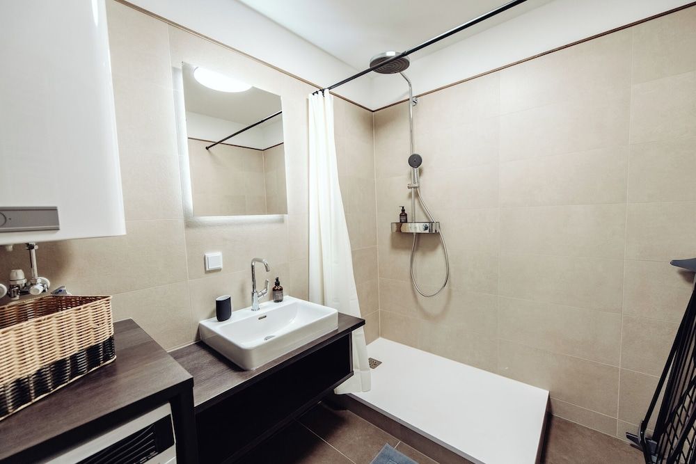 GH Luxury Apartments Graz, Gösser Haus Deluxe Apartment, Balcony, Courtyard Area 8