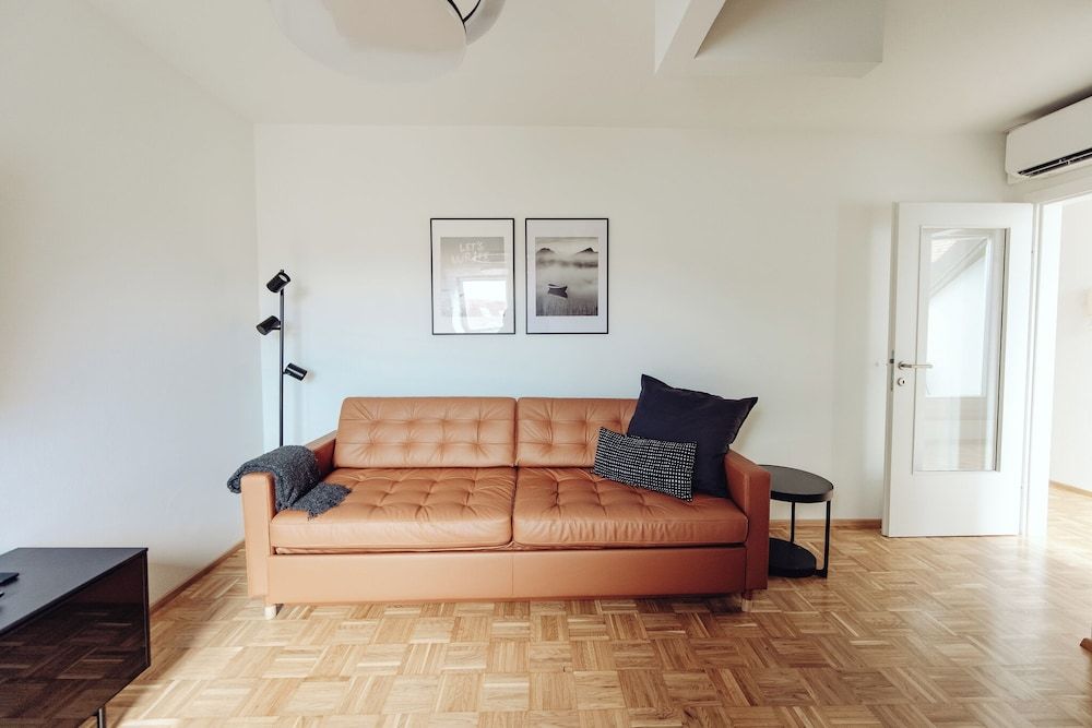 GH Luxury Apartments Graz, Gösser Haus Deluxe Apartment, Balcony, Courtyard Area 5