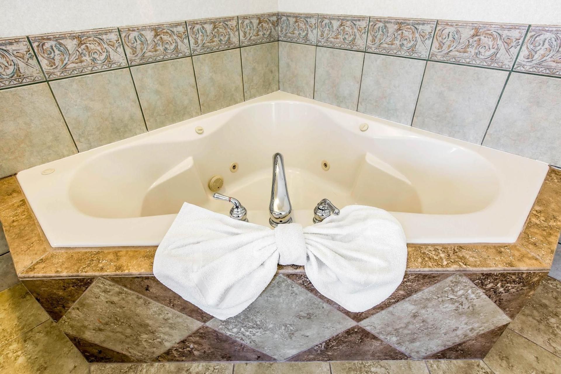 King Suite with Hot Tub - Non-Smoking