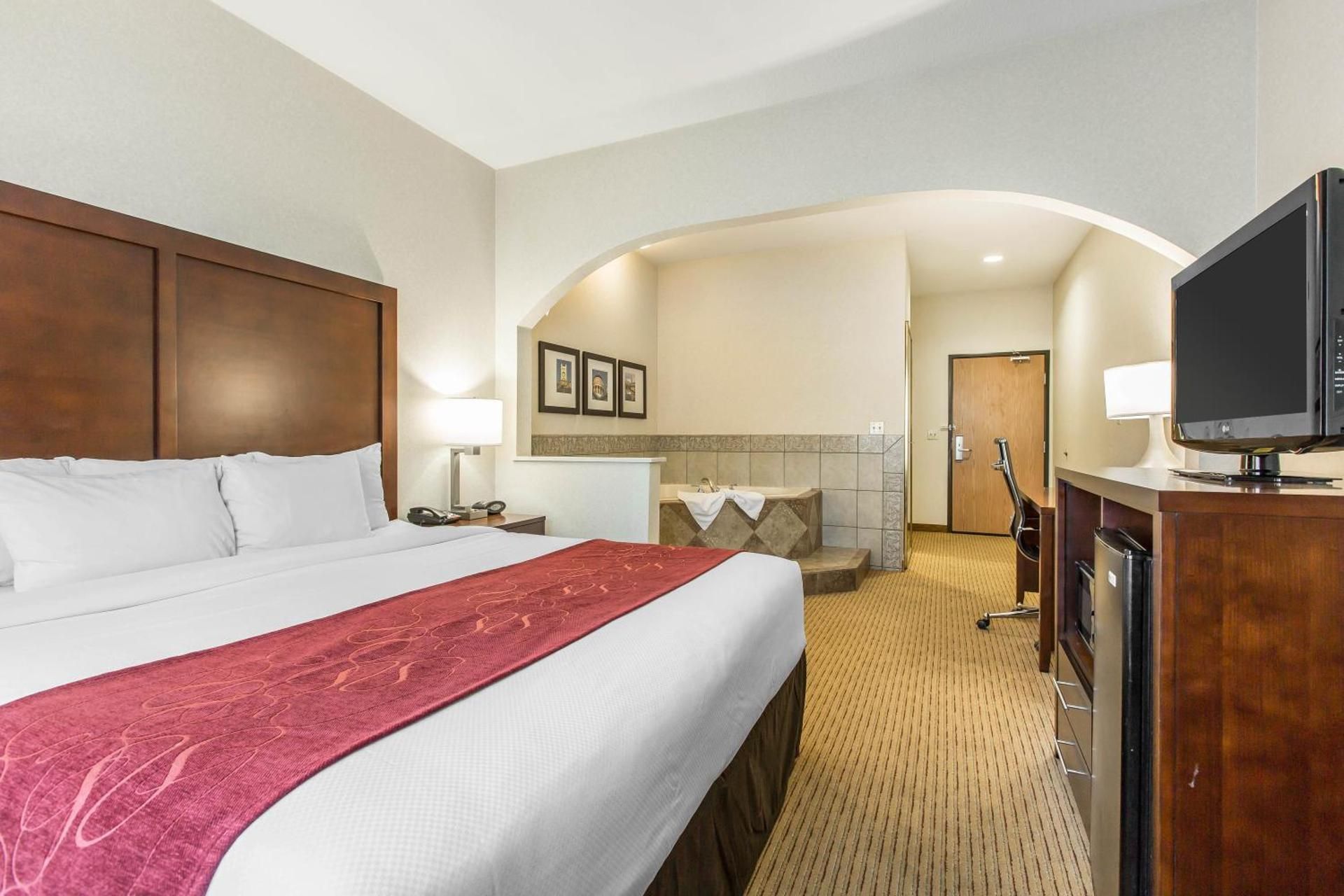 King Suite with Hot Tub - Non-Smoking