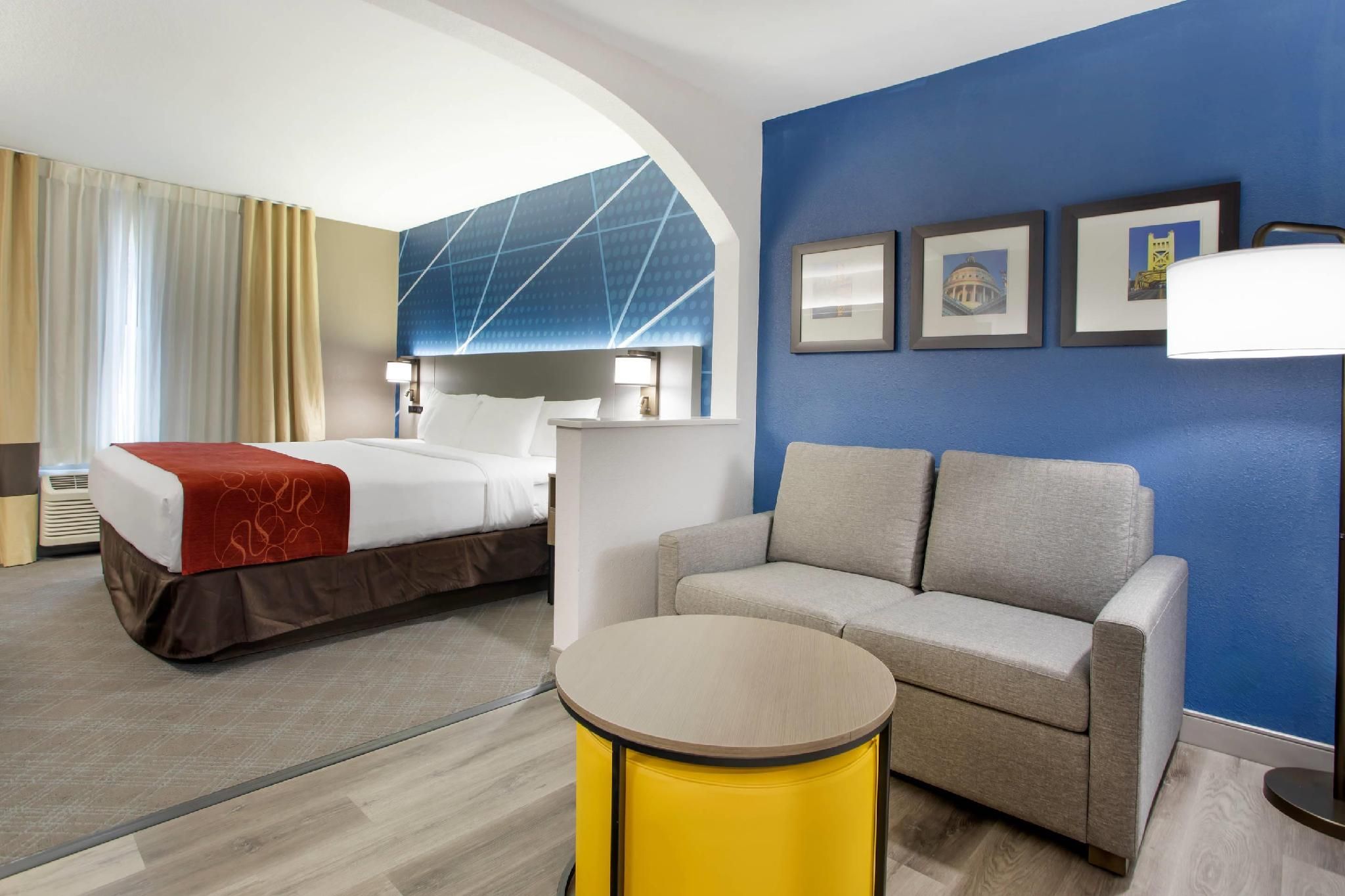 1 King Bed, Suite, Nonsmoking