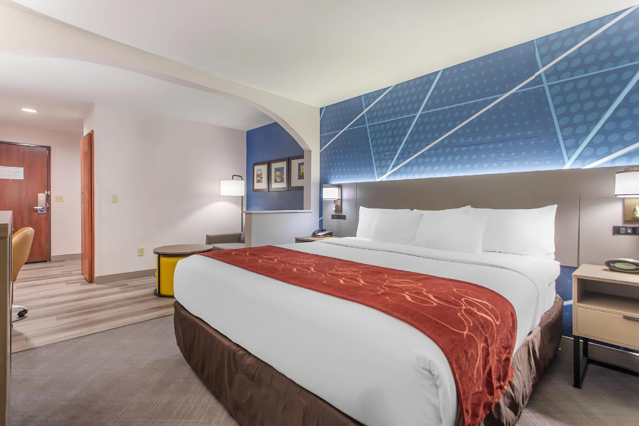 1 King Bed, Suite, Nonsmoking, Upgrade