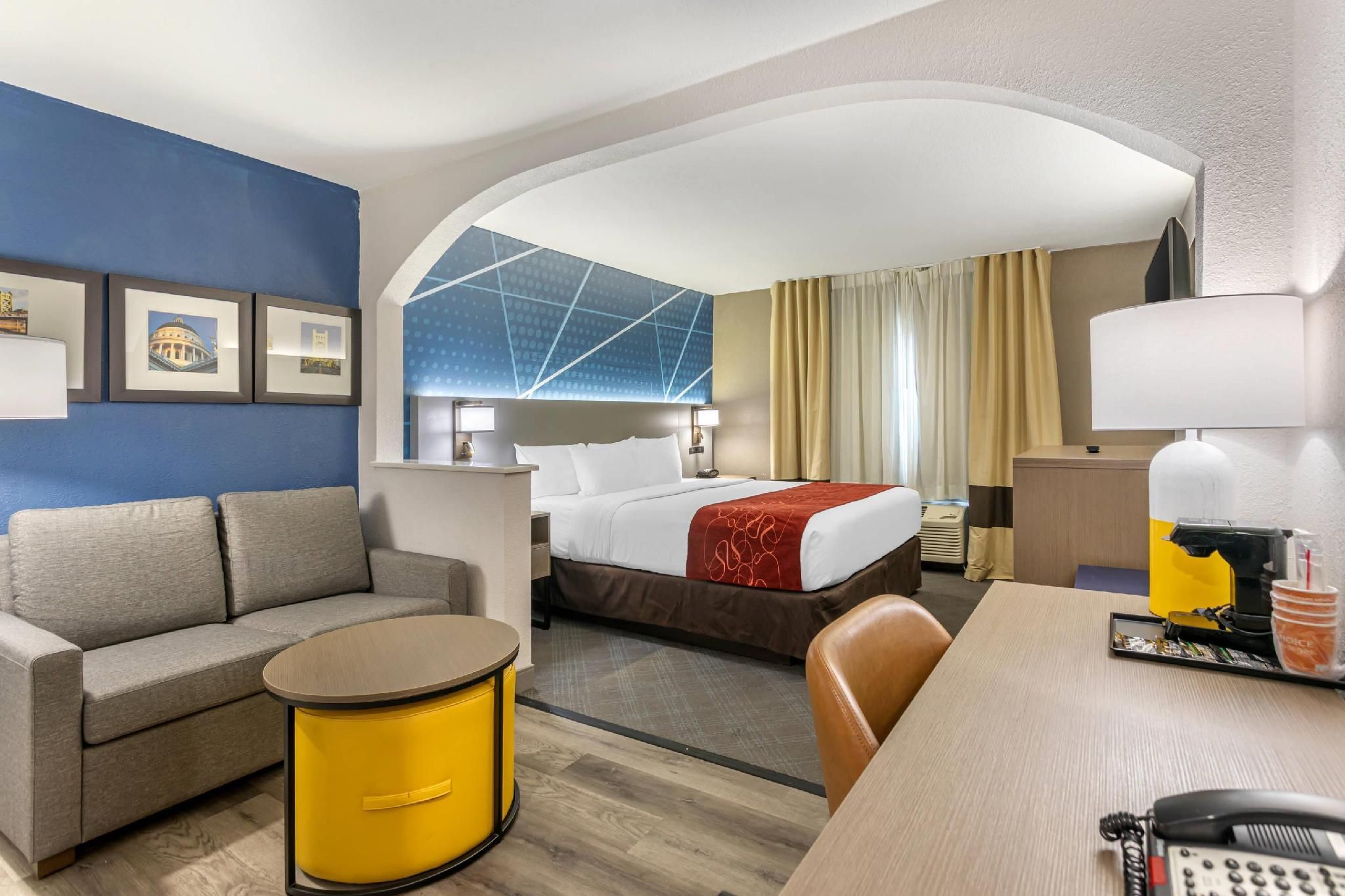 1 King Bed, Suite, Nonsmoking, Upgrade