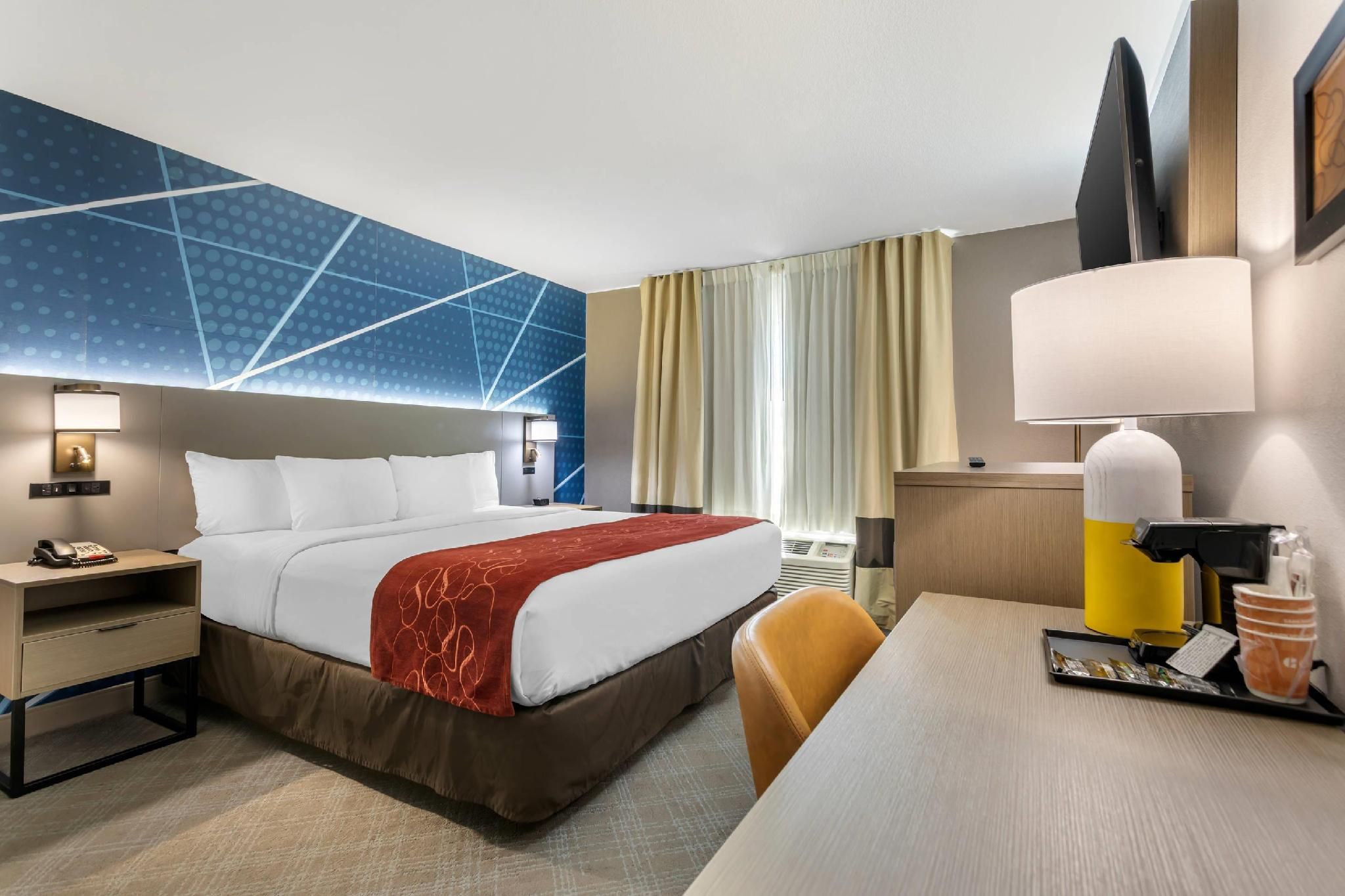 1 King Bed, Nonsmoking