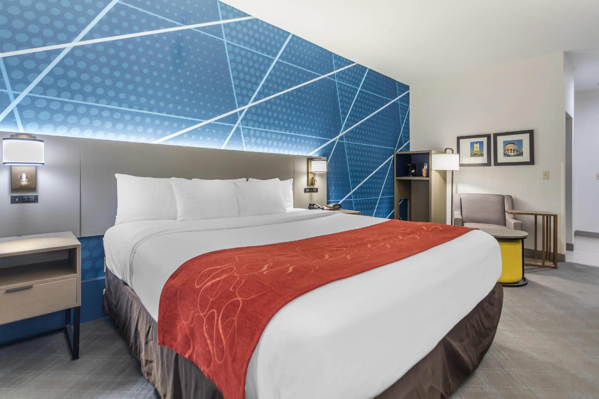 1 King Bed, Suite, Nonsmoking, Accessible
