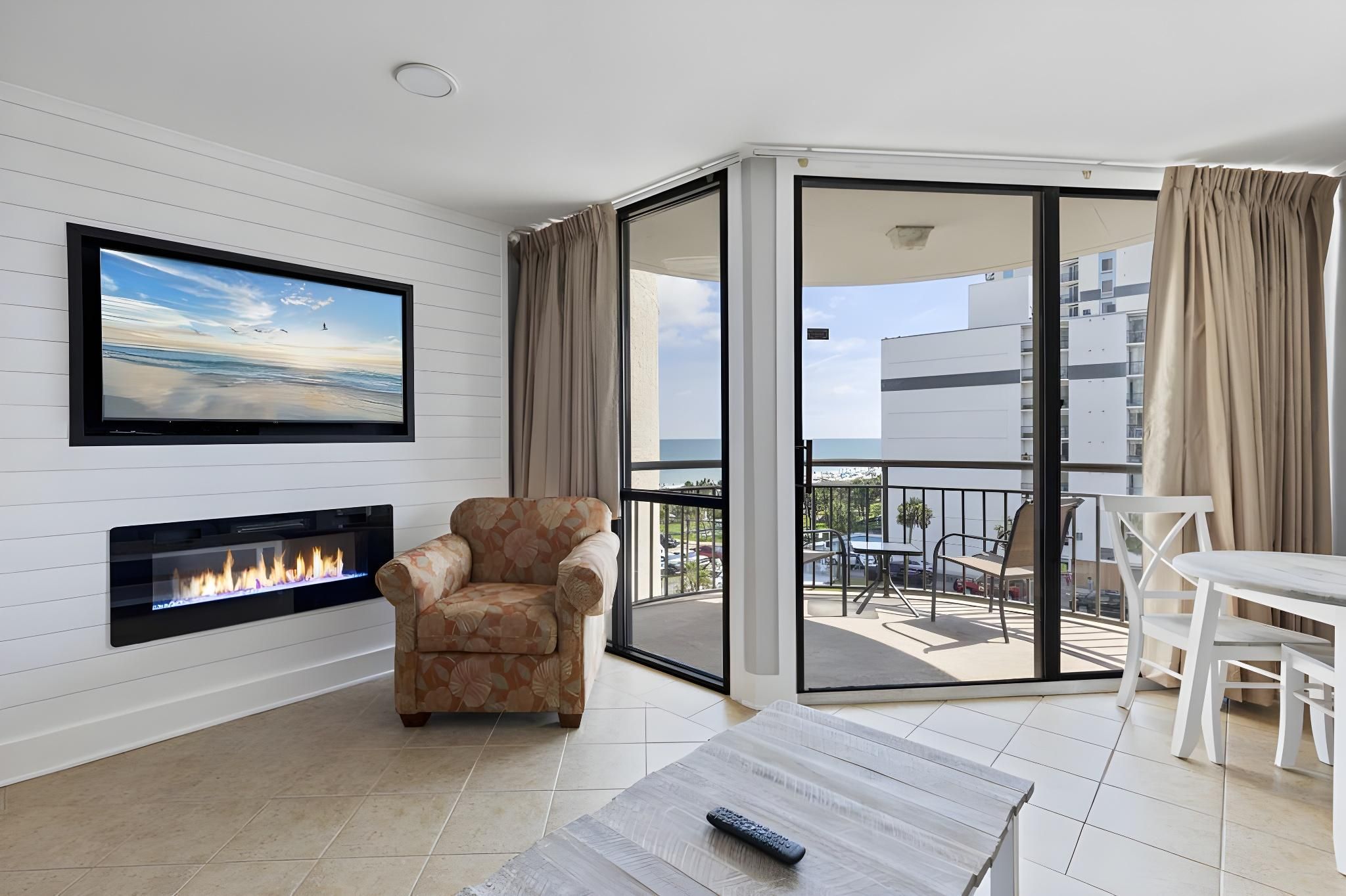 1BR Meridian Plaza Condo | Ocean View | Pool
