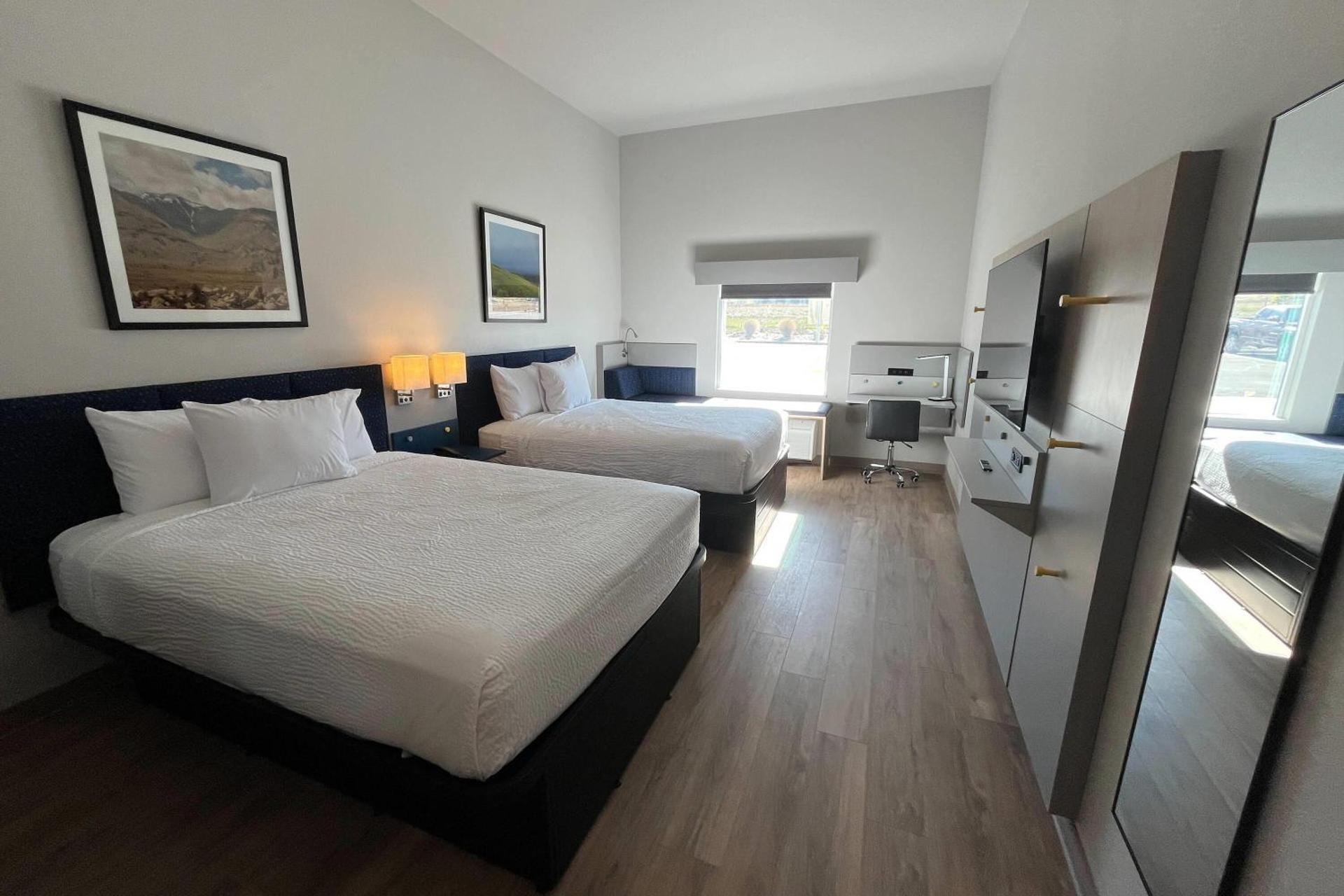Queen Room with Two Queen Beds, Mobility Access and Bathtub with Grab Bars, Non-Smoking