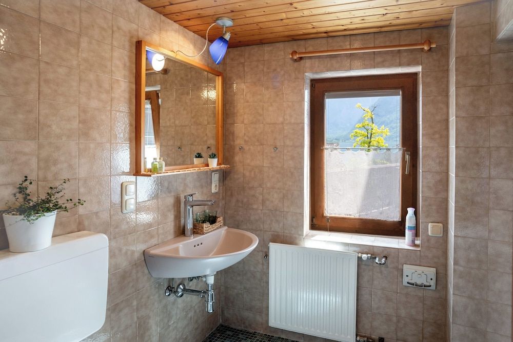 Lakeview Apartments Classic Apartment, Partial Lake View 16