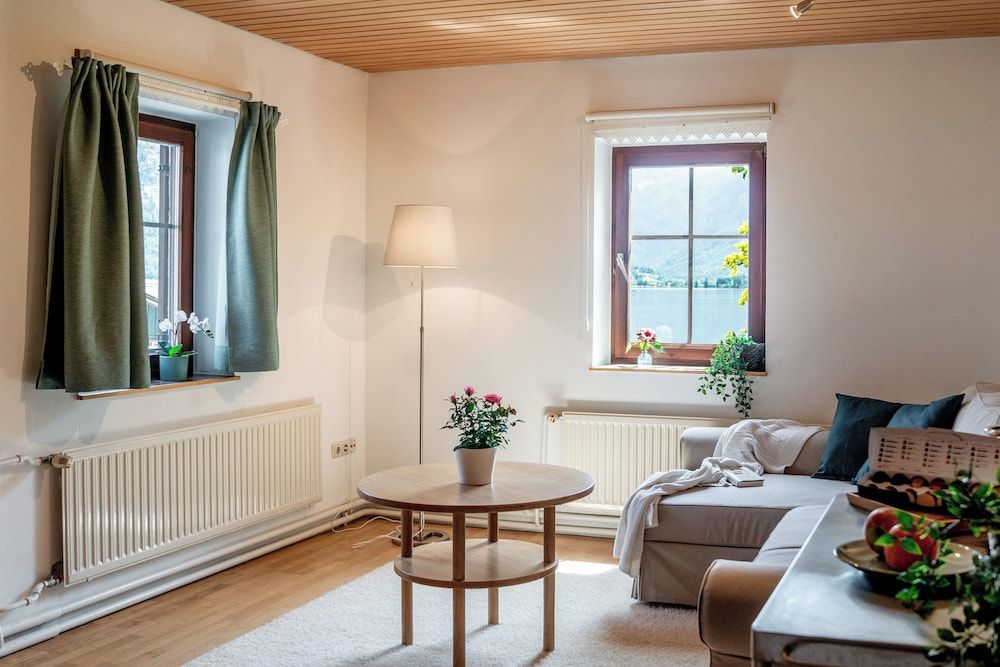 Lakeview Apartments Classic Apartment, Partial Lake View 13