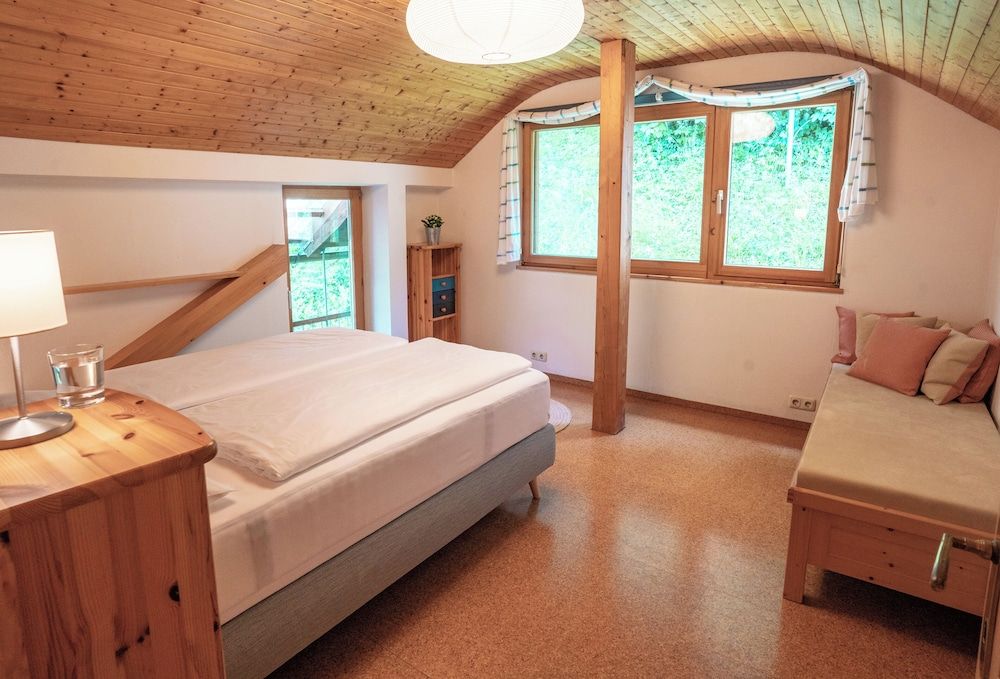 Lakeview Apartments Deluxe Apartment, Lake View, Lakeside 2