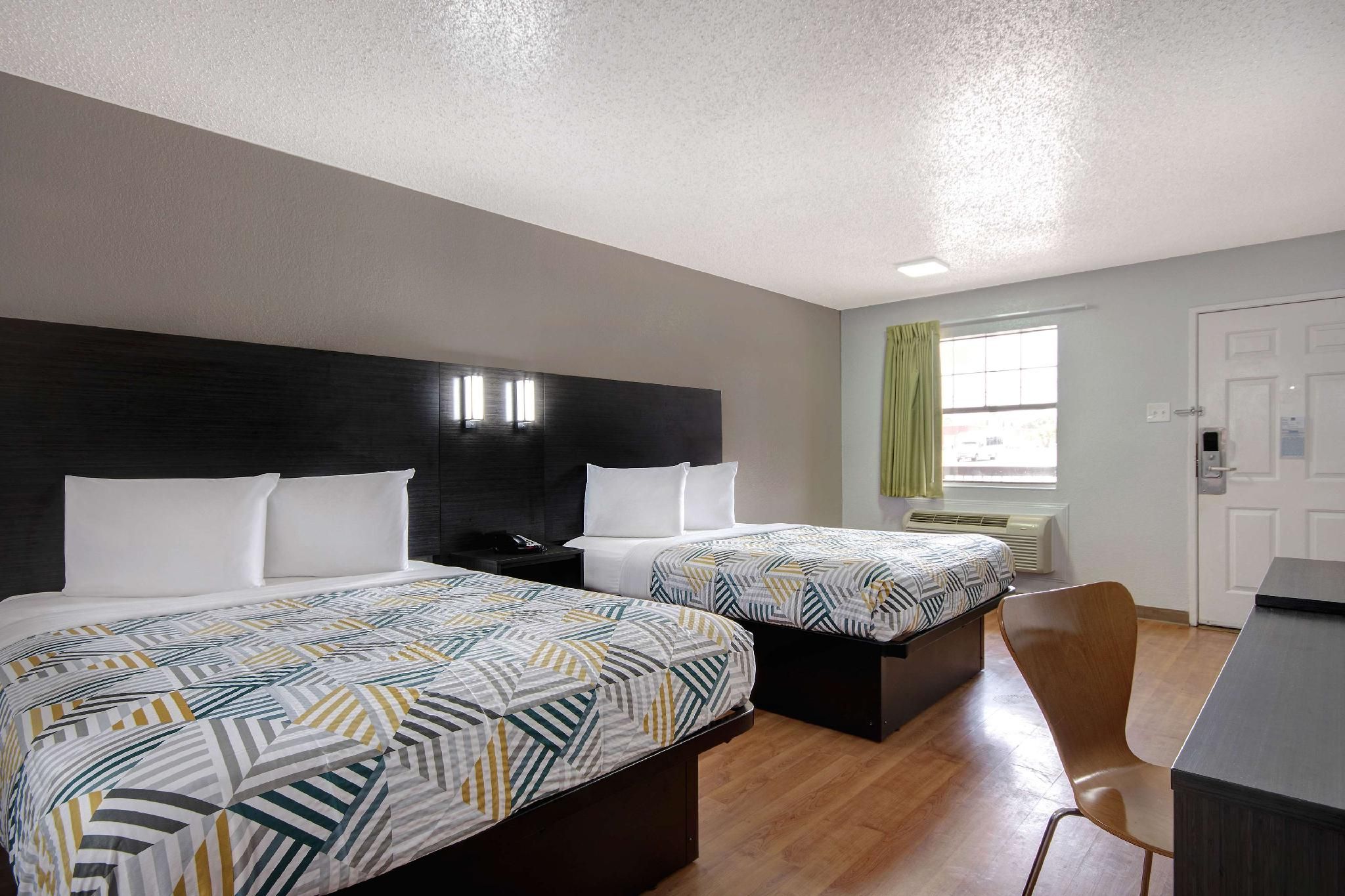2 Queen Beds | Non-Smoking, Kitchen