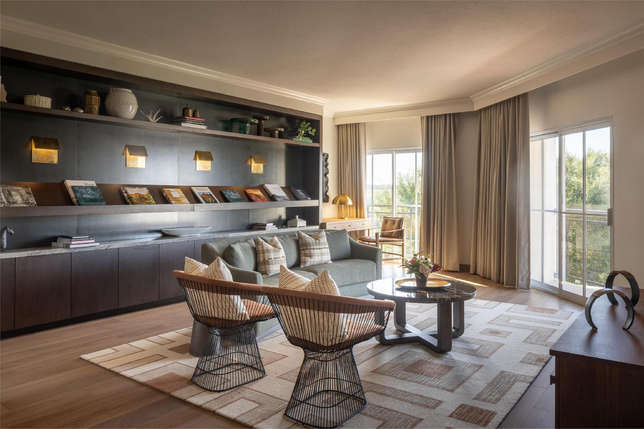 La Cantera One Bedroom Suite- Patio- King Bed