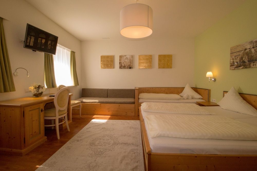 Hotel Munde Superior Triple Room 9