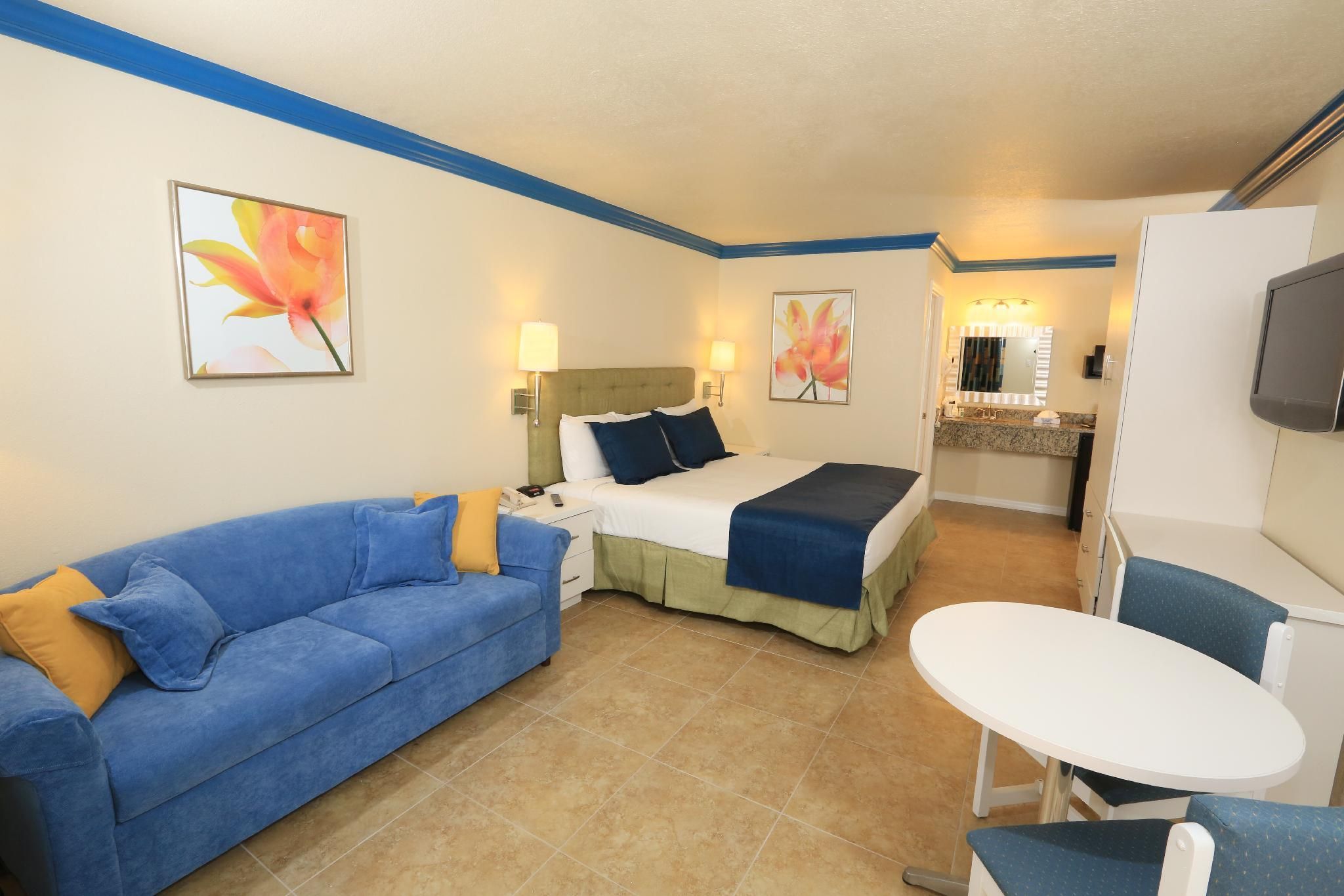 1 King Bed, Non-Smoking, Sofabed, Pool View