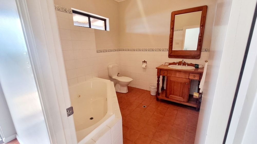 Margaret River Motel Standard Double Room 6