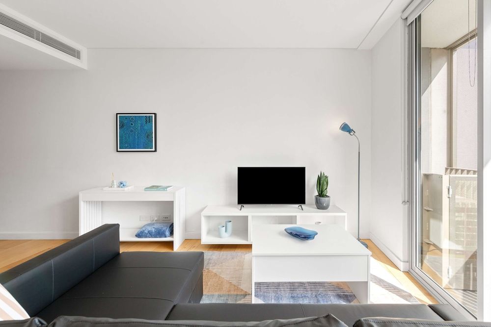 Central Art-deco 1bed With Balcony Aircon Apartment 7