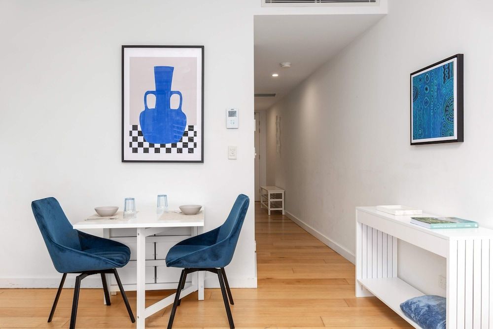 Central Art-deco 1bed With Balcony Aircon