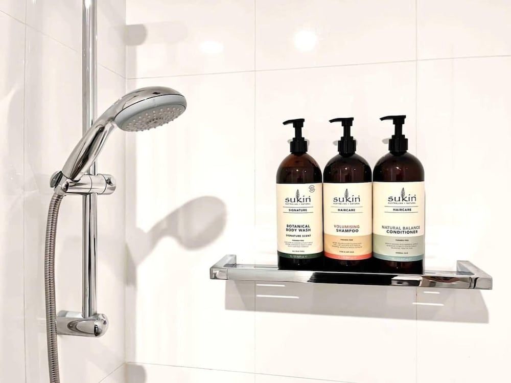 Central Art-deco 1bed With Balcony Aircon Apartment 13