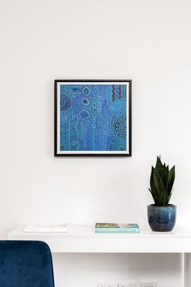 Central Art-deco 1bed With Balcony Aircon Apartment 5