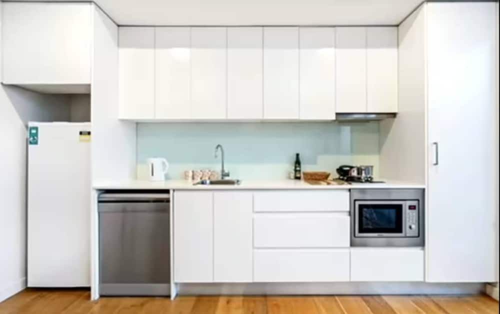 Central Art-deco 1bed With Balcony Aircon Apartment 11