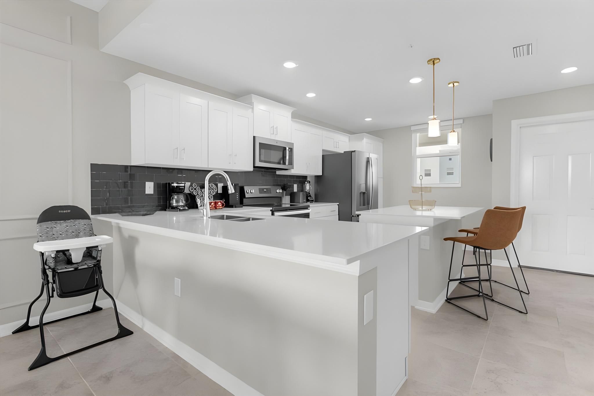 2 Bedrooms 2 Bathrooms Storey Lake 3150-205