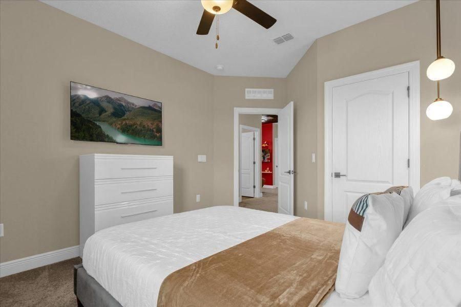 Deluxe Queen Room