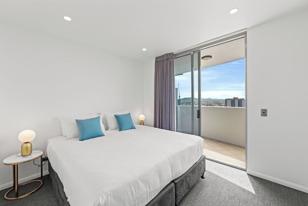 CLLIX Brisbane Central Apartments Three Bedroom Two Bathroom Apartment 2