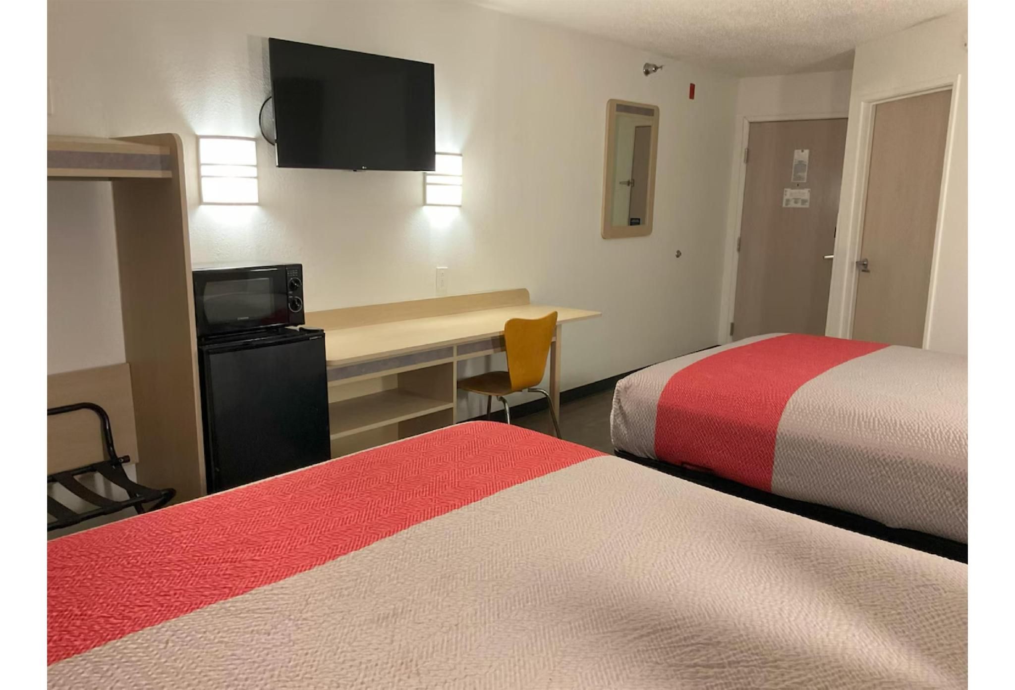 2 Queen Beds | Non-Smoking