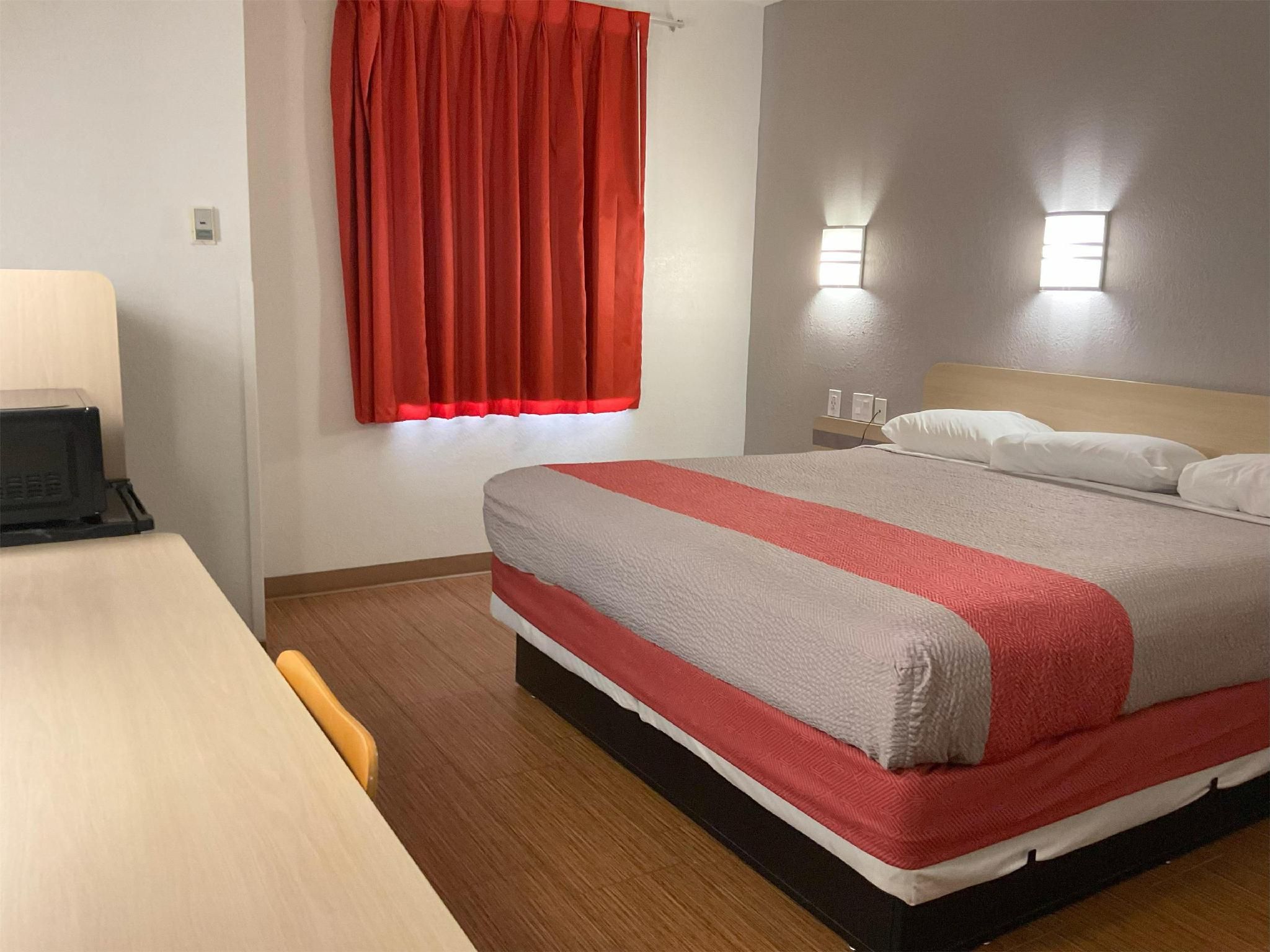 1 King Bed | Mobility Accessible RI Shower Nsmk