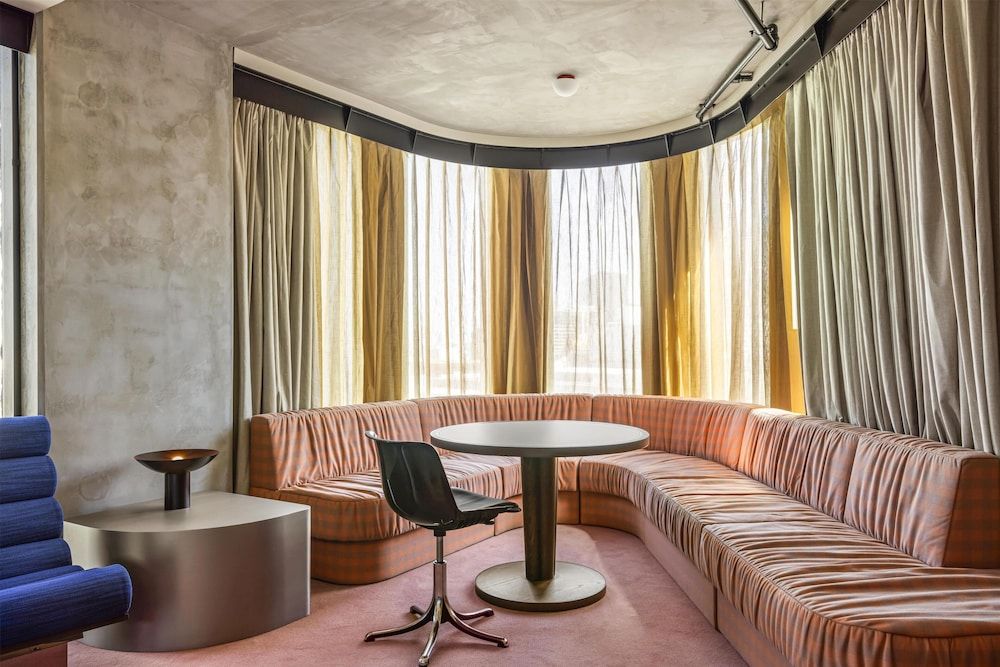 Hannah St Hotel Melbourne Lookout Corner Suite