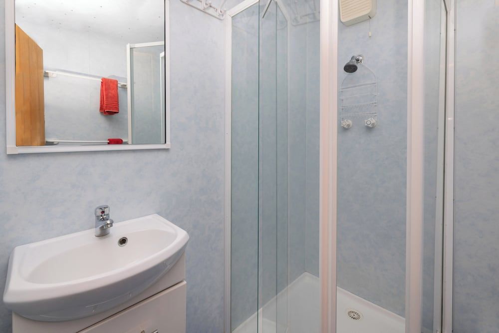 BIG4 Kelso Sands Holiday and Native Wildlife Park Classic Cabin, River View 12