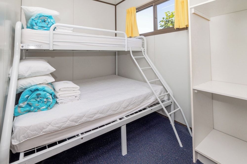 BIG4 Kelso Sands Holiday and Native Wildlife Park Classic Cabin 3