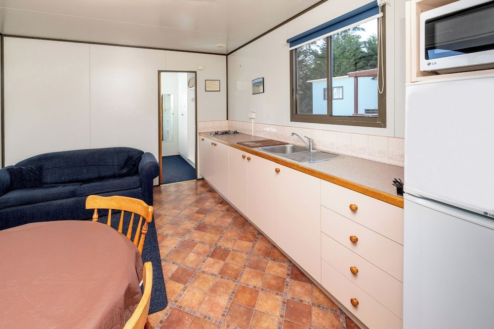 BIG4 Kelso Sands Holiday and Native Wildlife Park Classic Cabin 6