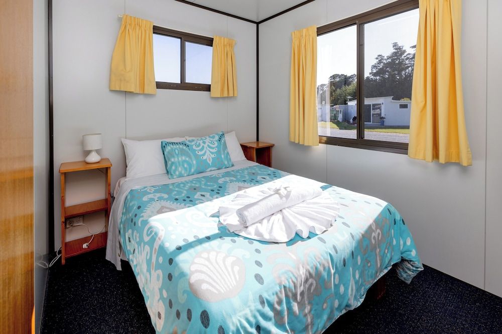 BIG4 Kelso Sands Holiday and Native Wildlife Park Classic Cabin 2