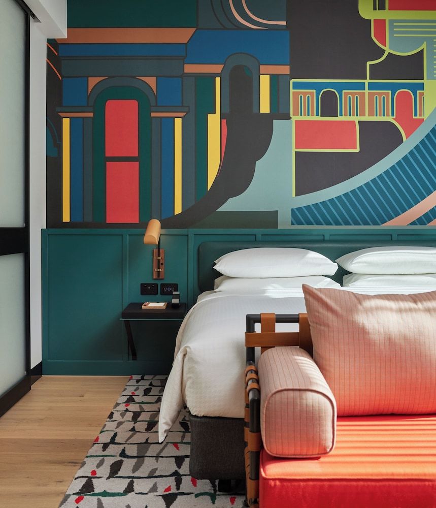 Deluxe Room, 1 Queen Bed, Roll-in Shower